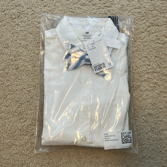 Boys 4-piece set with shirt, shorts, bow tie and suspenders - Picture 4 of 5